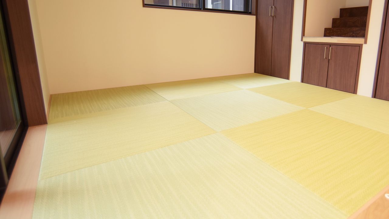 縁のない畳を市松に敷き、モダンな和室に仕上げました